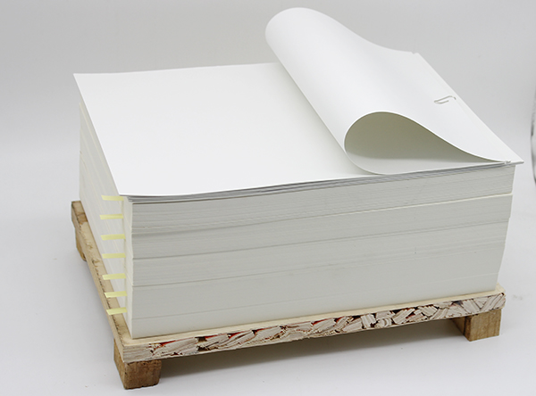 白牛皮紙的白度和亮度分別是什么意思？白牛皮紙的色澤及熒光增白劑的應(yīng)用